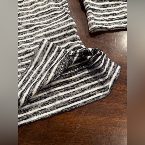 Kirkland Signature Striped Sweater Women’s Size X-Large - Picture 4 of 7